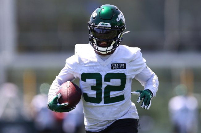 Jets Fans Panic After Reports Surface On Breece Hall And Michael Carter 